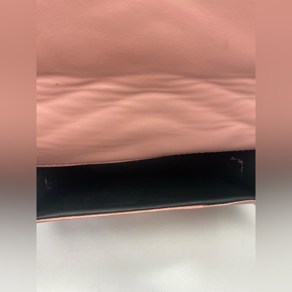 Pink Chevron Heart buckle purse - Picture 4 of 5